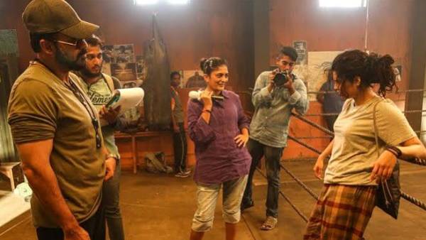 முரட்டுத்தனமான பாக்ஸிங் கோச்சராக