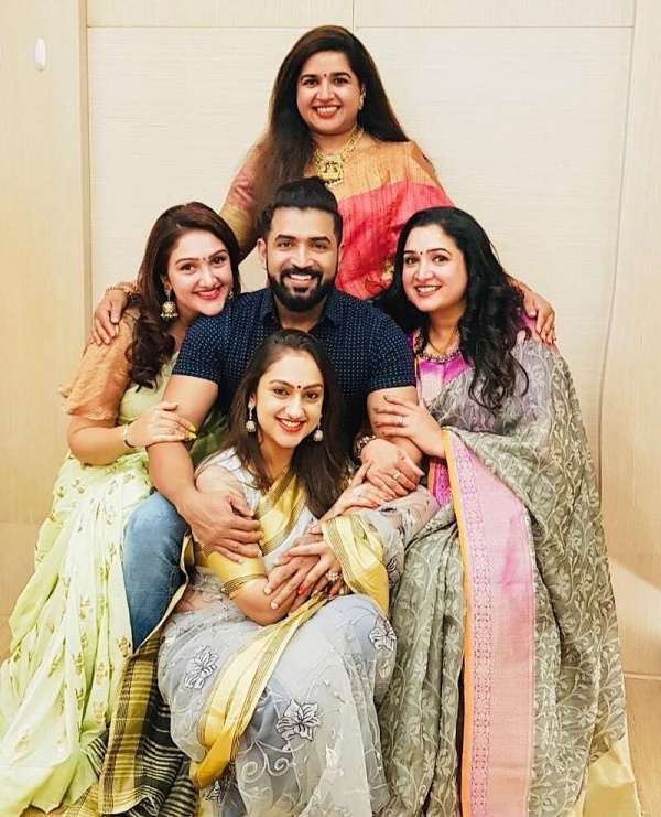 ஒற்றுமையான சகோதரிகள்