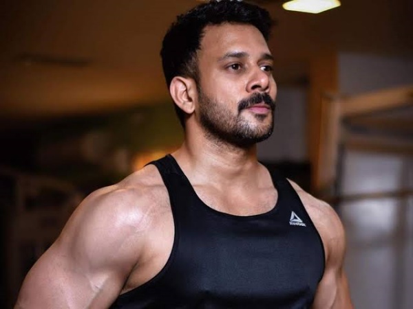 ஆக்சன் ஹீரோவாக ஆக்சன் ஹீரோவாக