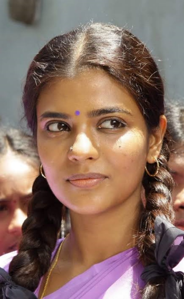 அட்டகத்தியில் சிறிய வேடத்தில் அட்டகத்தியில் சிறிய வேடத்தில்