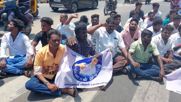 விரட்டி அடித்து