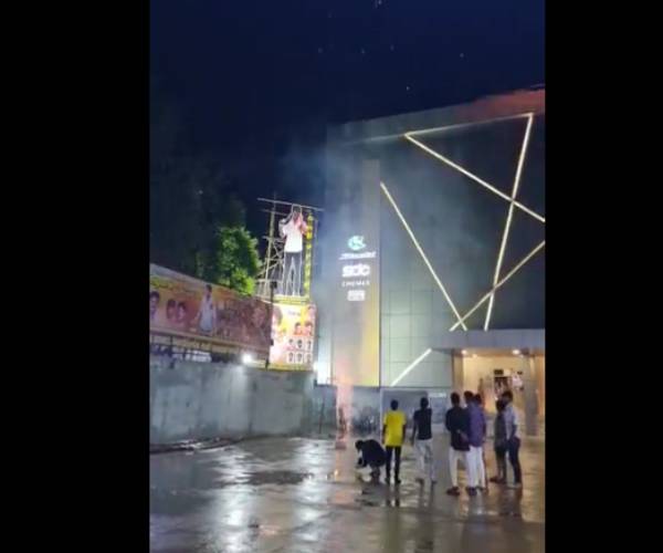 பட்டாசு வெடித்து பட்டாசு வெடித்து