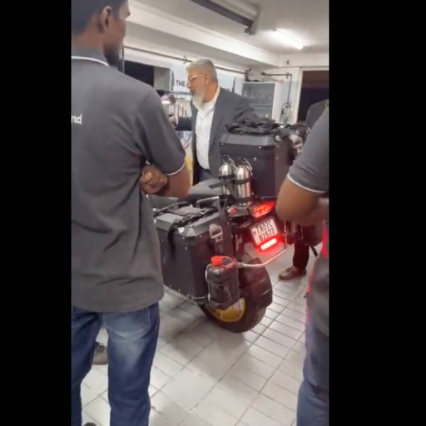 மீண்டும் பைக் உடன்