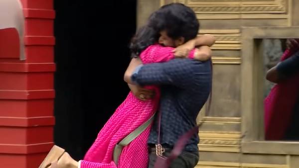 அனிதாவை தூக்கிய நிரூப் 