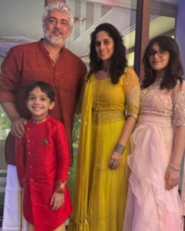 இவர் விஜய் ரசிகையா 