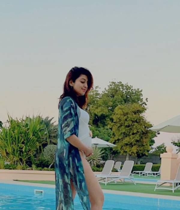 நீச்சல் குளத்தில்