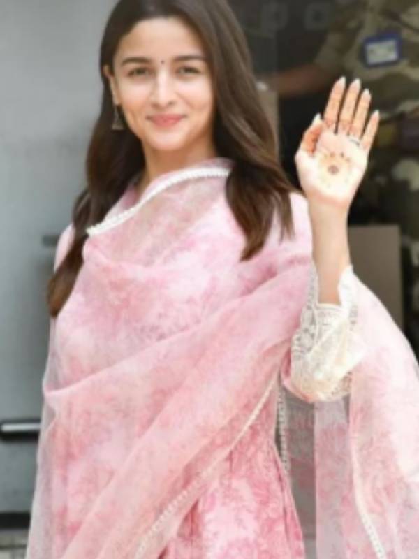 தேனிலவு போகலையா ?