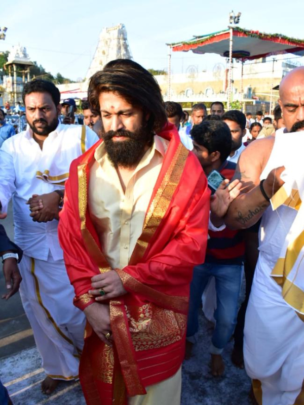 அலற விடும் கேஜிஎஃப் 2 