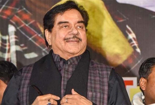 சத்ருகன் சின்ஹா மீது புகார் சத்ருகன் சின்ஹா மீது புகார்