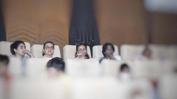 தியேட்டரில் படம் பார்த்த Namrata தியேட்டரில் படம் பார்த்த Namrata