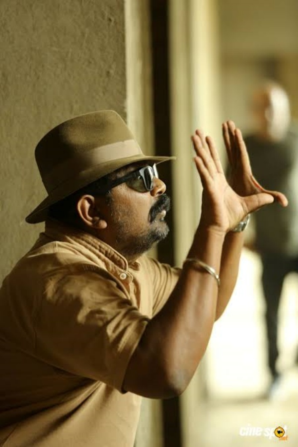 சர்ச்சைக்குரிய பல காட்சிகள் சர்ச்சைக்குரிய பல காட்சிகள்