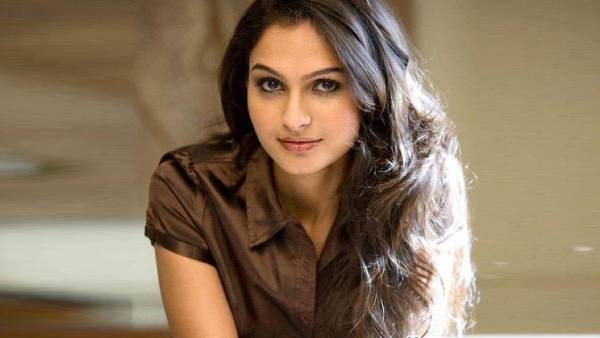 சிறந்த நடிகையாக சிறந்த நடிகையாக