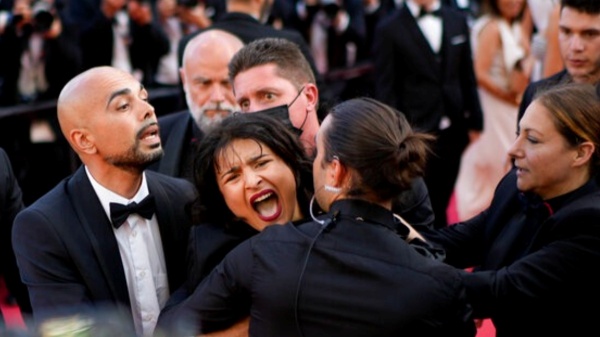 ரஷ்யர்கள் பலாத்காரம் பண்றாங்க ரஷ்யர்கள் பலாத்காரம் பண்றாங்க