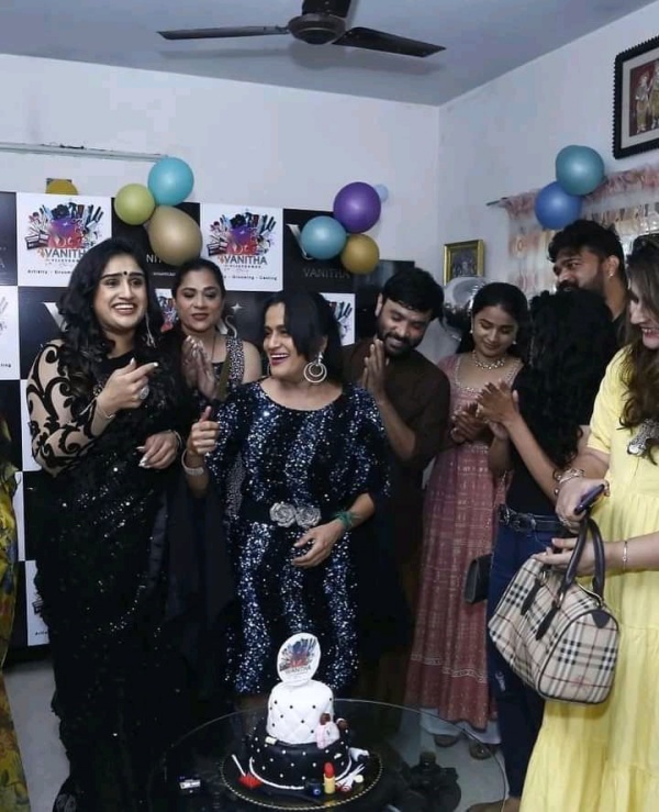 பிக் பாஸ் பிரபலங்கள் நேரில் வாழ்த்து