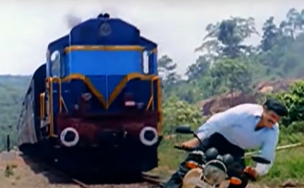 கற்பனைப்பஞ்சம், எதார்த்தமில்லா கதைகளுடன் வலம் வரும் இயக்குநர்கள் கற்பனைப்பஞ்சம், எதார்த்தமில்லா கதைகளுடன் வலம் வரும் இயக்குநர்கள்