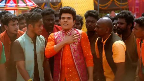 ஒரு பாடலுக்கு 30 ஆடைகள்