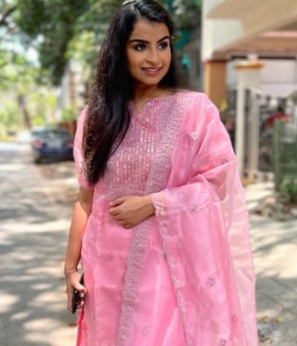 கோலிவுட்டில் அறிமுகம் 