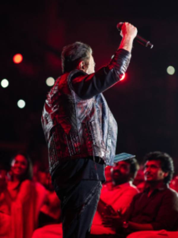 இயக்குநருக்கு பாராட்டு இயக்குநருக்கு பாராட்டு