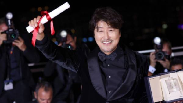 முதல் தென்கொரிய நடிகர் 