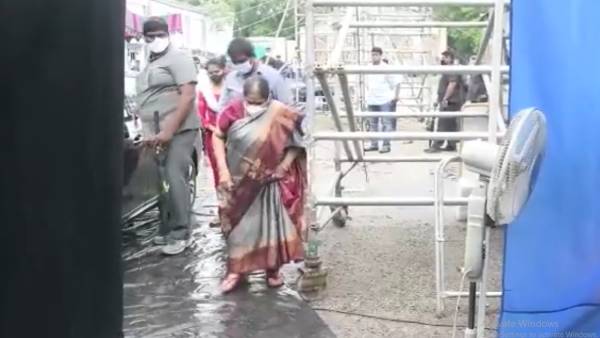  கலவையான விமர்சனங்கள் 