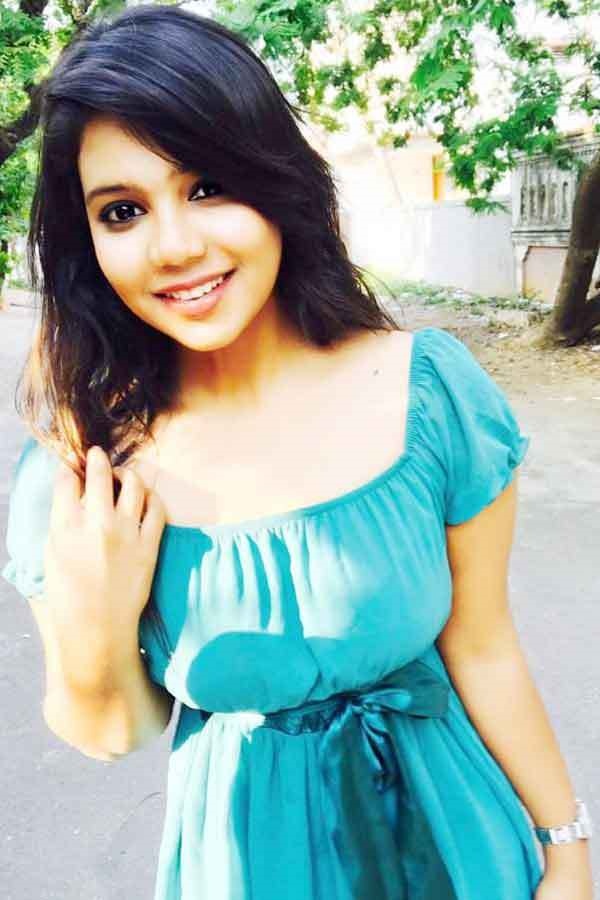 நடிகை ஸ்ரீநிதி