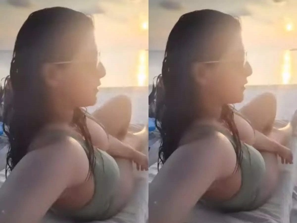 பிகினி உடையில்