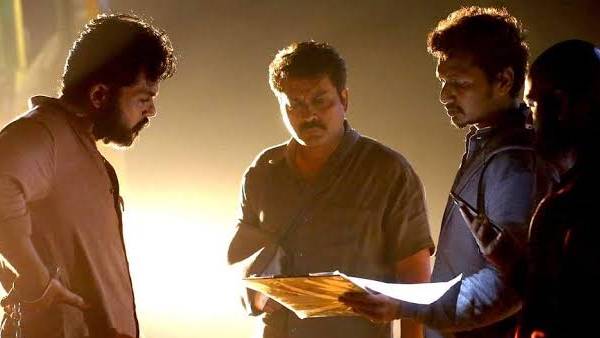 சிறந்த இயக்குநராக 