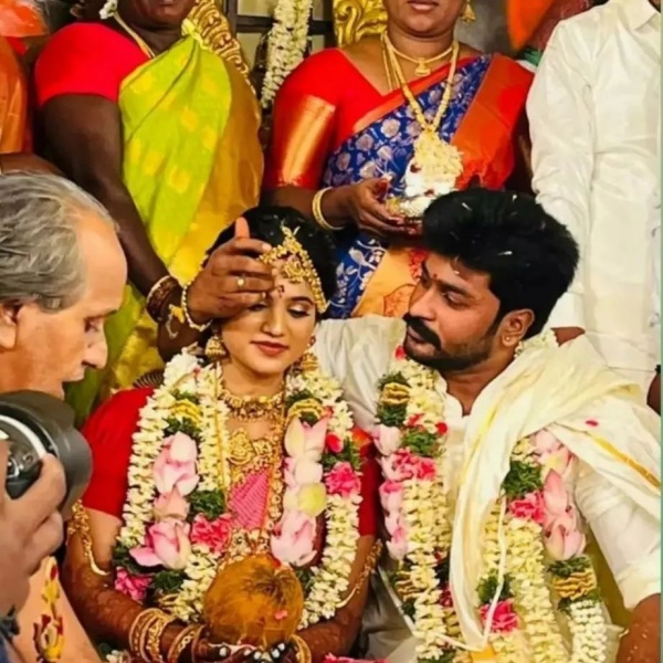 களைகட்டிய திருமண வரவேற்பு