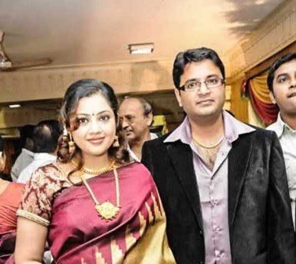 கலங்க வைக்கும் மீனாவின் போஸ்ட்