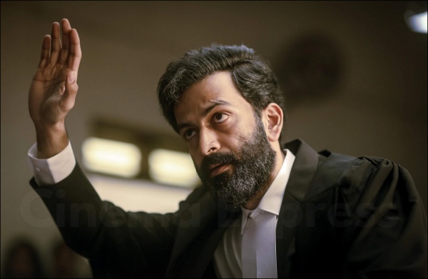 வக்கீலாக பிருத்விராஜ்