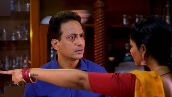 கண்டிப்பு காட்டும் ராதிகா