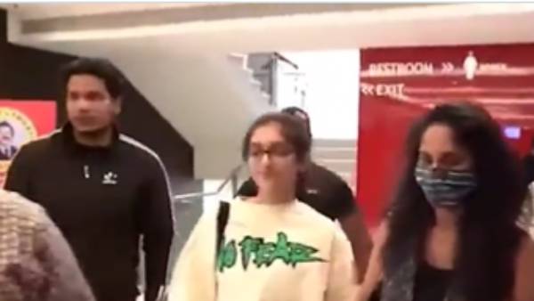 விக்ரம் படம் பார்த்த ஷாலினி -அனொஷ்கா