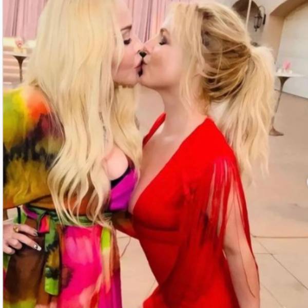 மடோனா லிப் கிஸ்