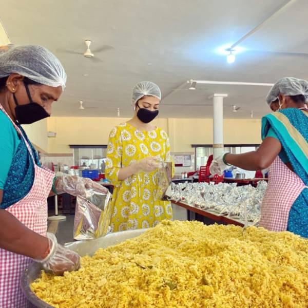 கொரோனா காலத்தில் அன்ன தானம் கொரோனா காலத்தில் அன்ன தானம்