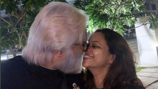 மனைவிக்கு முத்தம் மனைவிக்கு முத்தம்