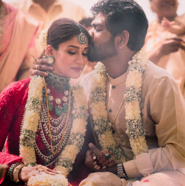 புகைப்படங்களை பகிர்ந்த விக்னேஷ் 