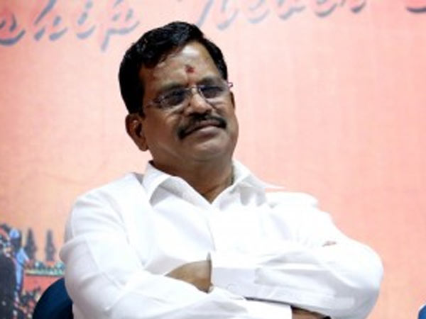  யார் அந்த ஹிட் டைரக்டர் 