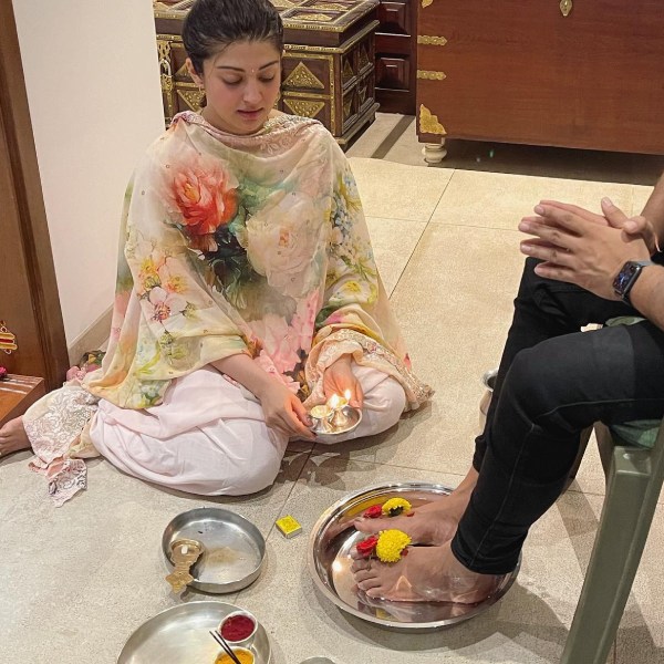 கணவருக்கு பாதபூஜை