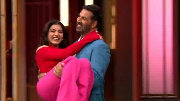 சமந்தாவை அலேக்காக தூக்கிய அக்ஷய் சமந்தாவை அலேக்காக தூக்கிய அக்ஷய்