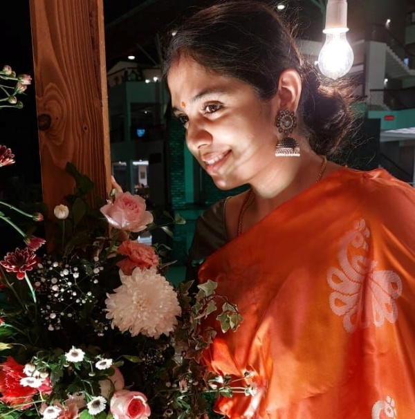 நடிகை அஞ்சலி நாயர் நடிகை அஞ்சலி நாயர்