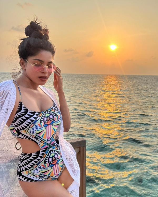 பேச்சுலர் ஹீரோயின் பேச்சுலர் ஹீரோயின்