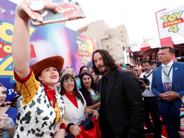 ஹாலிவுட் நடிகர் கீனு ரீவ்ஸ்-அஜித்