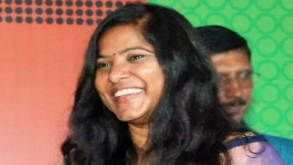 லீனா மணிமேகலை மீது வழக்குப்பதிவு லீனா மணிமேகலை மீது வழக்குப்பதிவு