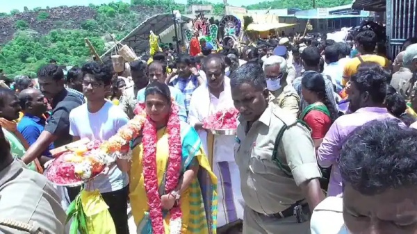 காவடி எடுத்த ரோஜா