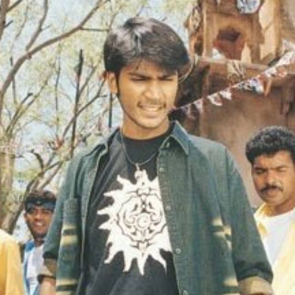  ஒடிசல் உருவமும் கதாநாயக் இலக்கணம் படைத்த தனுஷ்