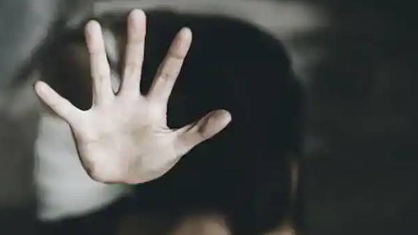  உங்களுக்கு என் மகன் வயசு 