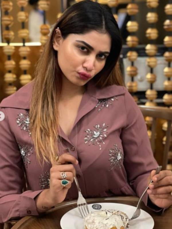 மூஞ்சி ஏன் அப்படி இருக்கு