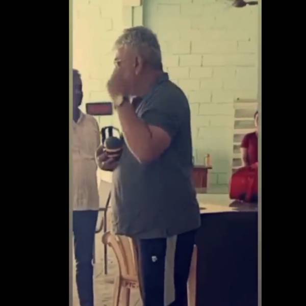 துப்பாக்கியை தூக்கிய அஜித்