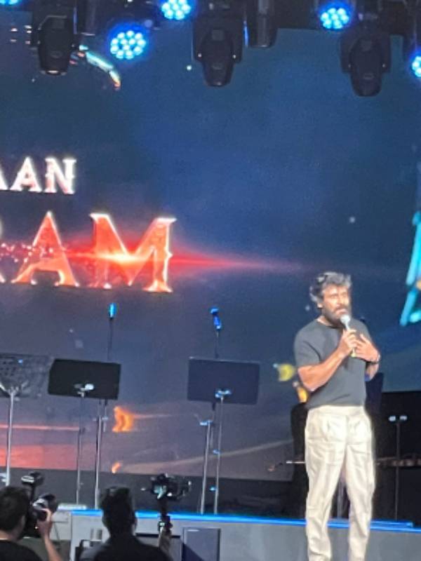  மாஸ் என்ட்ரி கொடுத்த விக்ரம் 