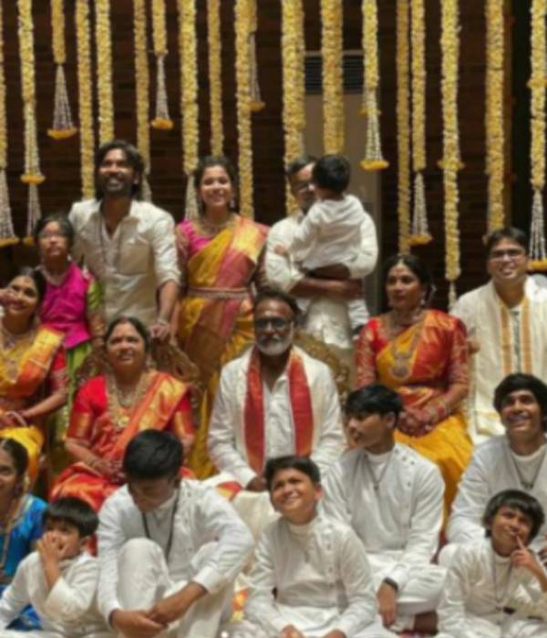 மகன்களுடன் தனுஷ் 